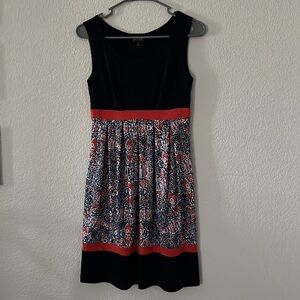 - En focus dress size 6. Worn once